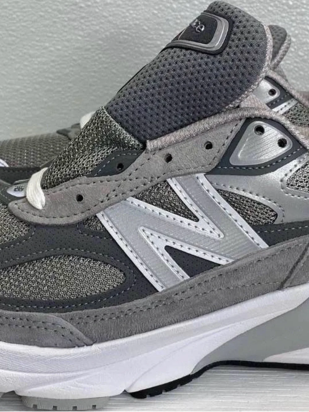 New Balance 990v6 women size 10.5 ( size 9 men )